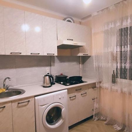 2 Комн Квартира На Новой Площади Apartment อัลมาตี ภายนอก รูปภาพ