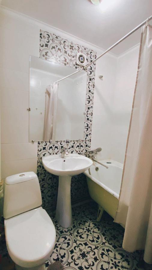 2 Комн Квартира На Новой Площади Apartment อัลมาตี ภายนอก รูปภาพ